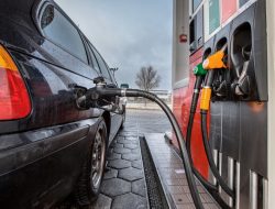 Страны с самым дорогим и дешёвым бензином: список и цены