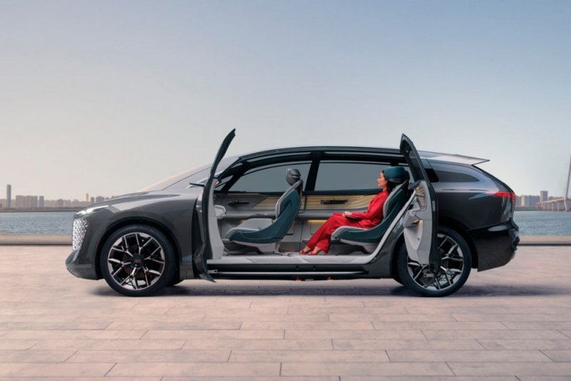 
            Audi представила концепт первого минивэна Urbansphere
        
