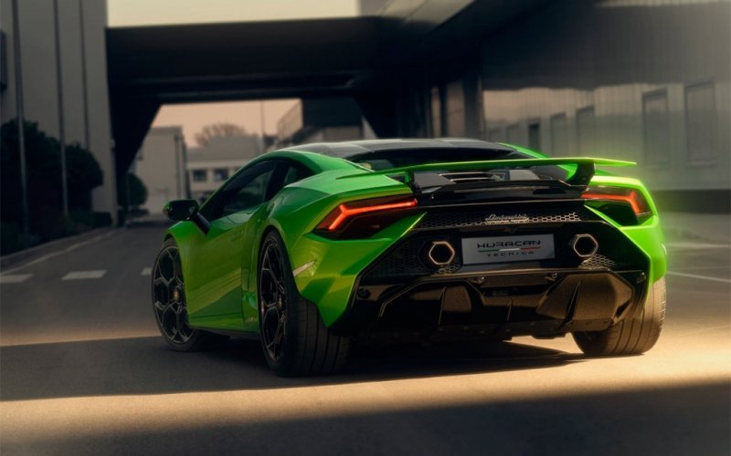 
            Lamborghini показала новый 640-сильный суперкар Huracan Tecnica
        
