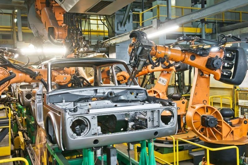 АвтоВАЗ не будет работать до конца апреля
