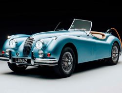 Дэвид Бэкхем подарил сыну на свадьбу электрический Jaguar за $550 тыс.