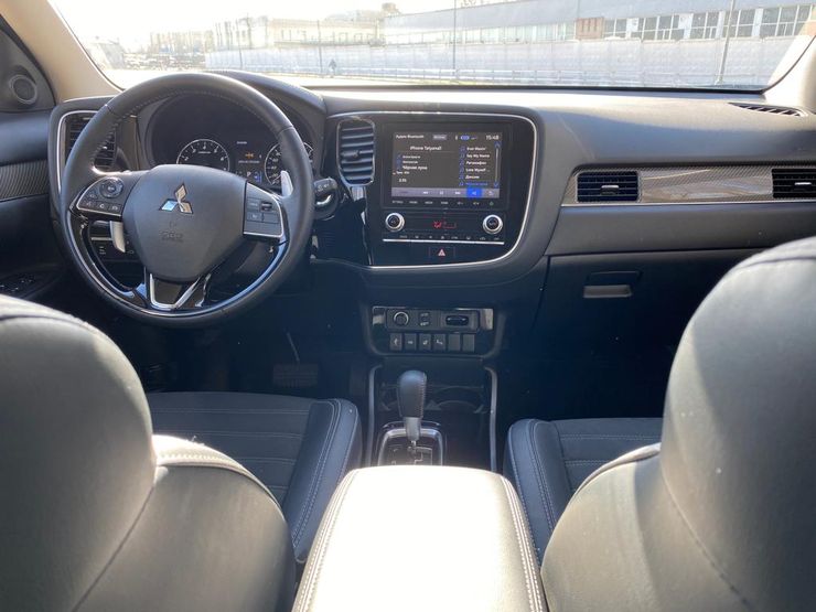 Без срока давности: сравнительный тест-драйв Mitsubishi Outlander и Nissan Qashqai