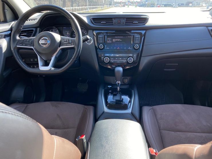 Без срока давности: сравнительный тест-драйв Mitsubishi Outlander и Nissan Qashqai