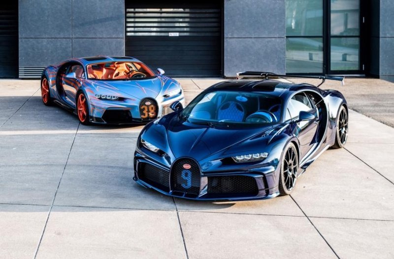 Bugatti показала два уникальных Chiron