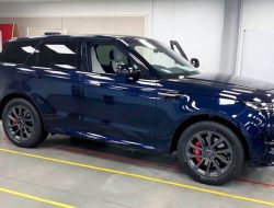 Внешность нового Range Rover Sport раскрыли перед премьерой