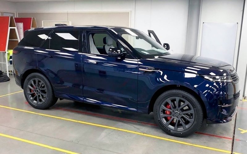
            Внешность нового Range Rover Sport раскрыли перед премьерой
        