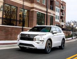 Чем россиян удивит и расстроит новейший Mitsubishi Outlander