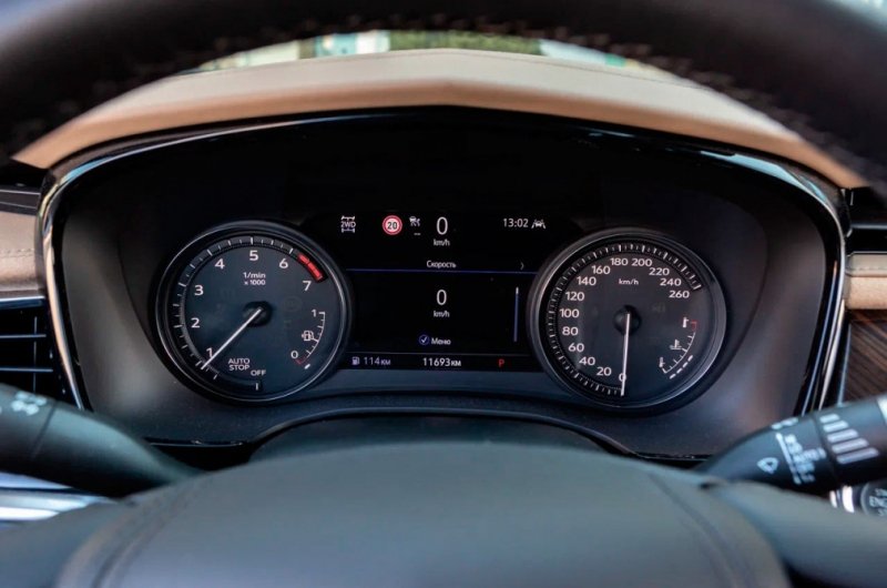 
            Ковбой в костюме. Три мнения о Cadillac XT6
        