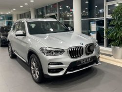 Продажи премиальных автомобилей в России упали на 42%
