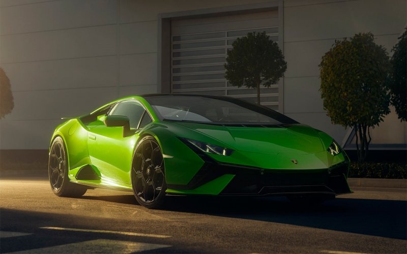 
            Lamborghini показала новый 640-сильный суперкар Huracan Tecnica
        
