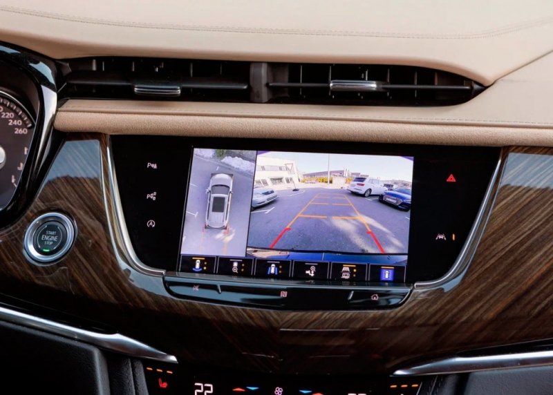 
            Ковбой в костюме. Три мнения о Cadillac XT6
        