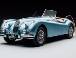Дэвид Бэкхем подарил сыну на свадьбу электрический Jaguar XK120