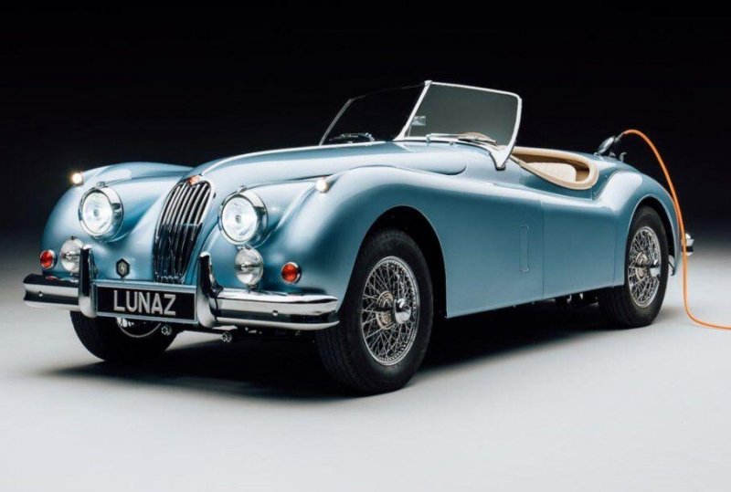 Дэвид Бэкхем подарил сыну на свадьбу электрический Jaguar XK120