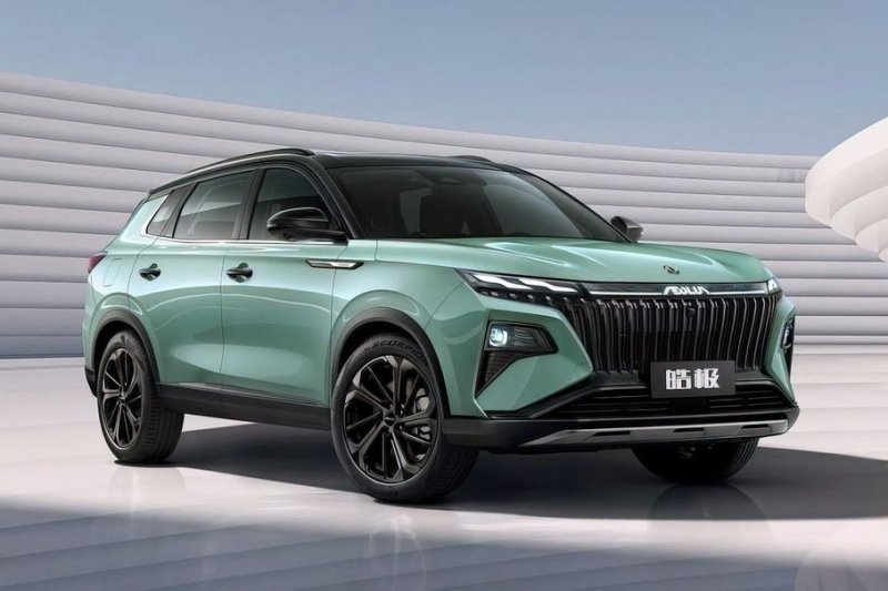 Dongfeng показал новый кроссовер со стильным салоном