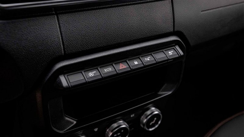 
            Renault модернизировал пикап Oroch на базе первого Duster
        
