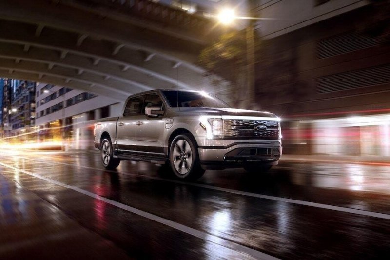 Электрический Ford F-150 Lightning распродали до начала производства