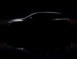 Электрический кроссовер Mercedes-Benz EQS: новое изображение