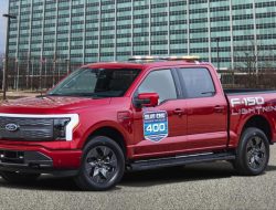 Электрический пикап Ford стал пейс-каром NASCAR