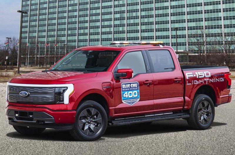 Электрический пикап Ford стал пейс-каром NASCAR