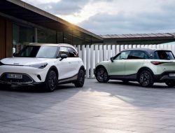 Электрокар Smart оказался почти в два раза дешевле Mercedes-Benz EQA