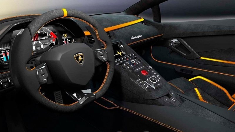
            Последний Lamborghini Aventador продали на аукционе за $1,6 млн
        