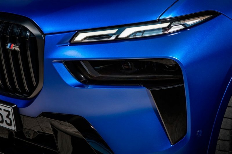 
            BMW обновила флагманский кроссовер X7
        