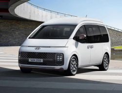 Hyundai представил топовую версию «космического» минивэна Staria Lounge Limousine