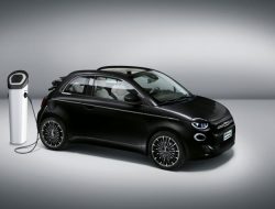 Итальянский оперный тенор создал особый Fiat 500