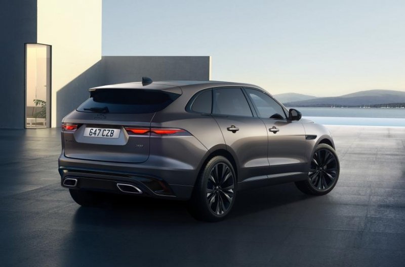 Jaguar F-Pace получил две новые версии с «шестеркой»
