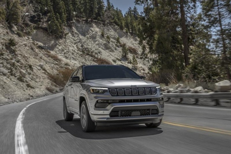 Jeep превратил решетку радиатора в штрих-код, который можно считать с телефона