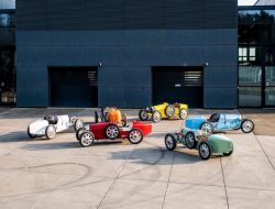 Коллекционер купил восемь Bugatti, из которых шесть – для детей