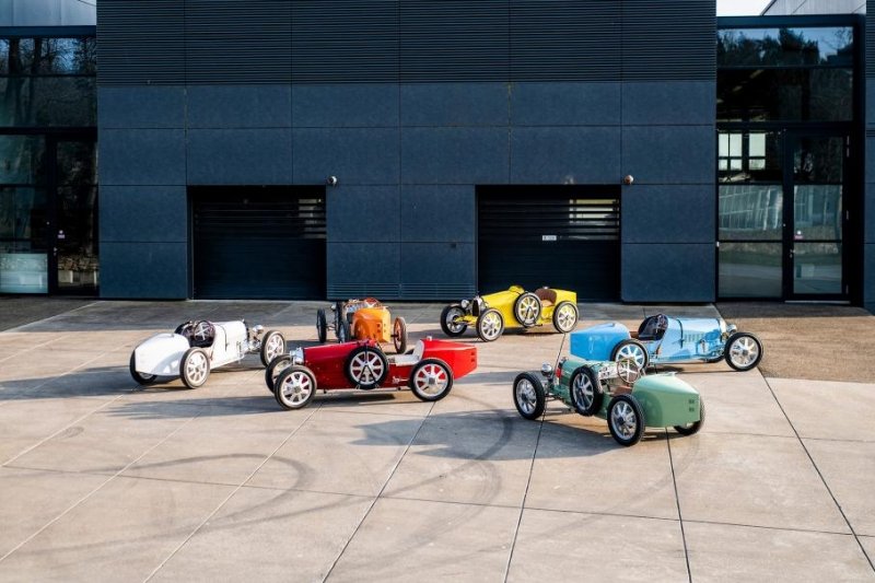 Коллекционер купил восемь Bugatti, из которых шесть – для детей