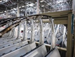 Компания Henkel уходит из России: почему это плохо для автопрома