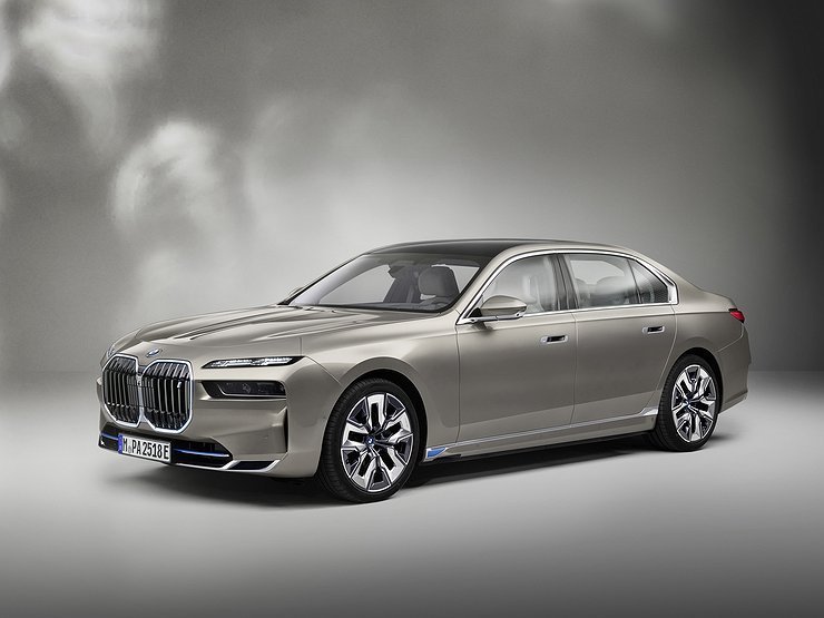 Красиво, аж жуть: первый обзор новейшей BMW 7-серии