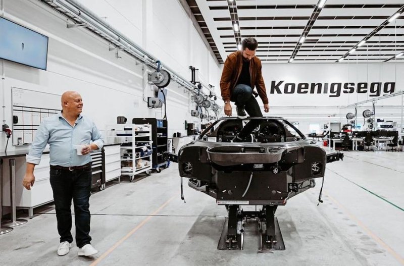 Кристиан фон Кёнигсегг устроил экскурсию по заводу Koenigsegg