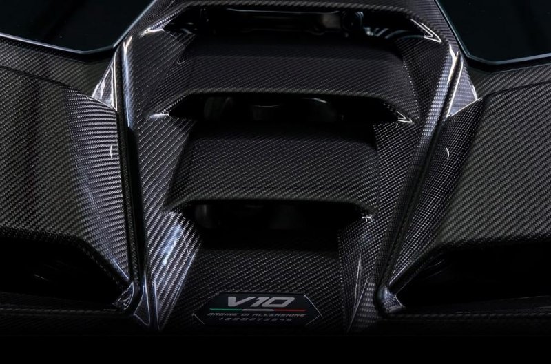 Lamborghini показала тизер новой версии Huracan