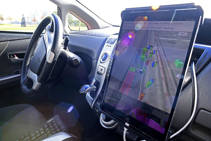 На автомате: чего не хватает беспилотным автомобилям в России