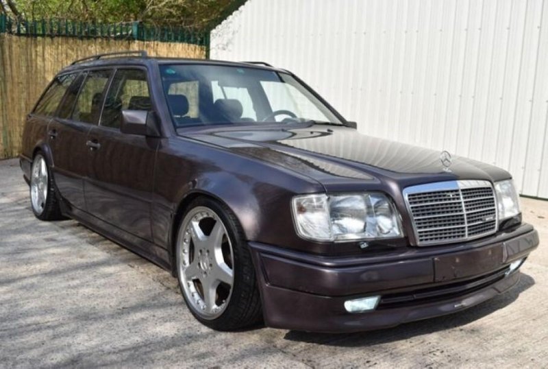 На продажу выставили редчайший универсал Mercedes-AMG E36