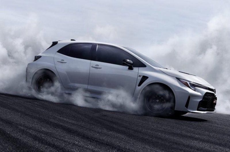 Новая Toyota GR Corolla: 304 л.с., «механика» и полный привод