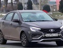 Новую Lada Vesta Cross сфотографировали без «планшета» в салоне