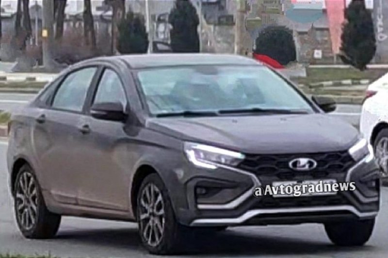 Новую Lada Vesta Cross сфотографировали без «планшета» в салоне