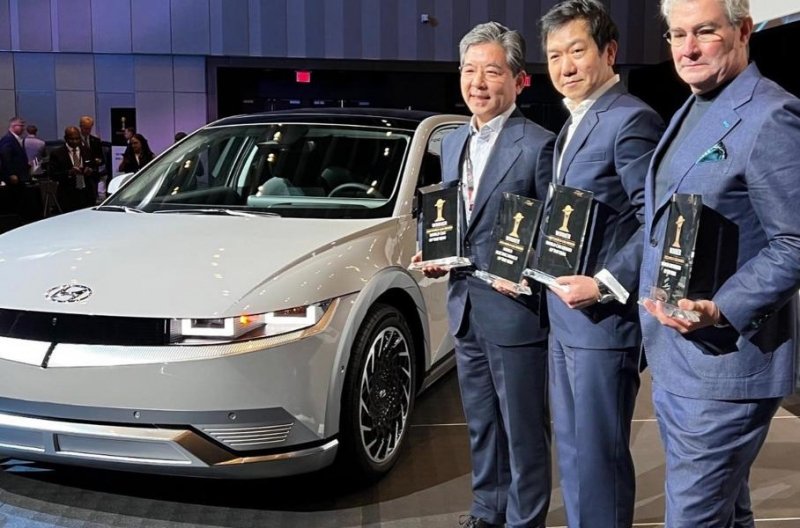 Обновлённый BMW X7, заднеприводный Lamborghini Huracаn Tecnica и электрокупе Genesis: главное за неделю