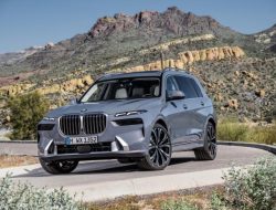 Обновлённый BMW X7, заднеприводный Lamborghini Huracаn Tecnica и электрокупе Genesis: главное за неделю
