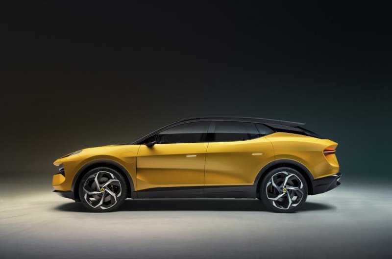 Первый гиперкроссовер от Lotus, Mercedes-Benz T-Class и семиместный Jeep Meridian: главное за неделю