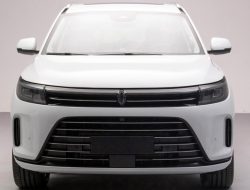 Появились изображения кроссовера Huawei размером с Audi Q7