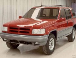 Посмотрите на единственный Dodge на базе Jeep Grand Cherokee