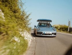 Посмотрите на Porsche 911 с палаткой на крыше