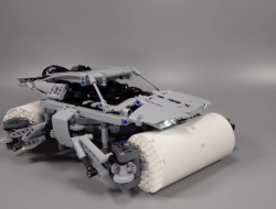 Посмотрите на радиоуправляемую машинку Флинстоунов из Lego