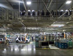 Производство автомобилей Toyota в мире опять резко упадет