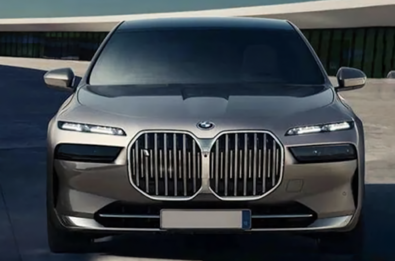 Раскрыта внешность электрической «семерки» BMW